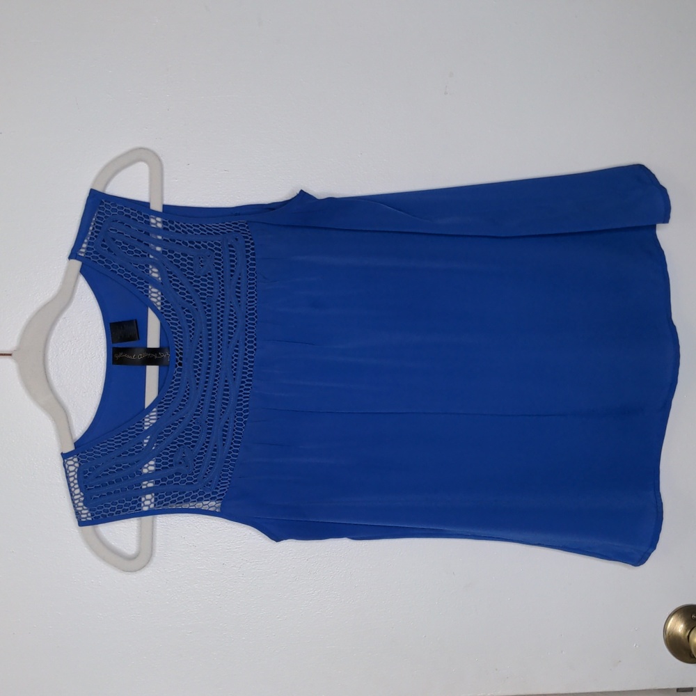 Sleeveless flowy boho royal blue crochet detail blouse top size small